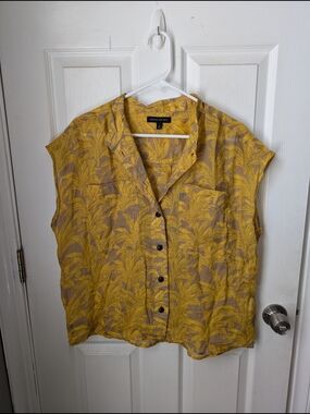 Banana Republic Yellow Leaf-Print Sleeveless Button-Down Top